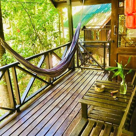 Bambu Huts Hotel บ้านใต้ ภายนอก รูปภาพ