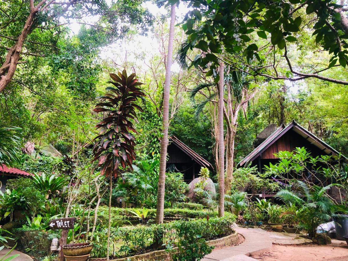 Bambu Huts Hotel บ้านใต้ ภายนอก รูปภาพ