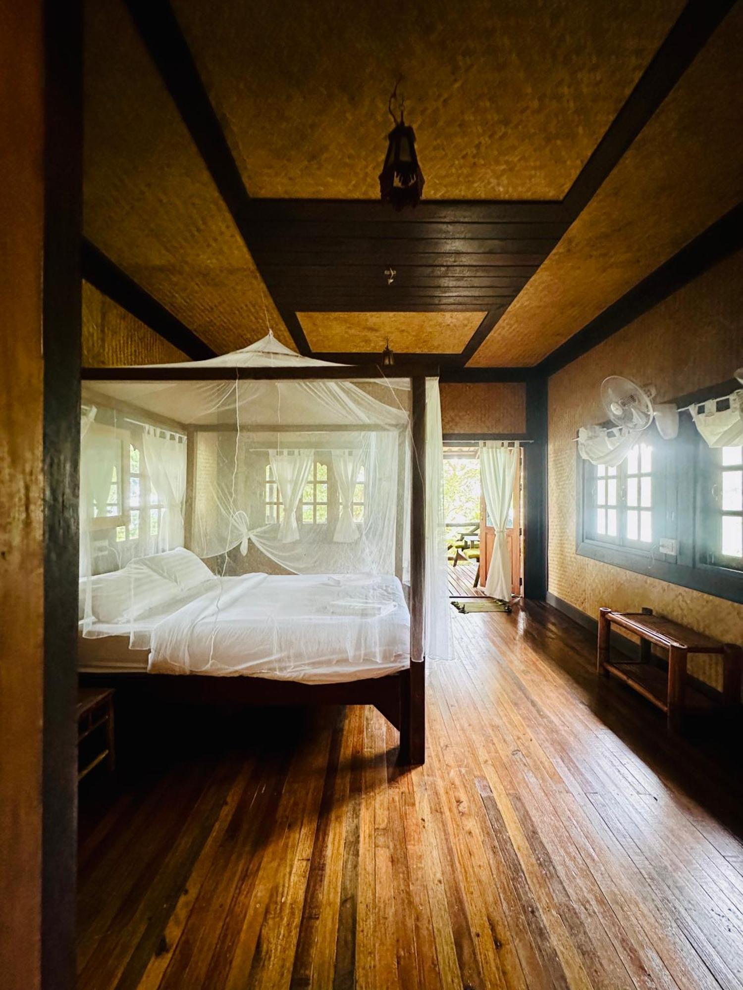 Bambu Huts Hotel บ้านใต้ ภายนอก รูปภาพ