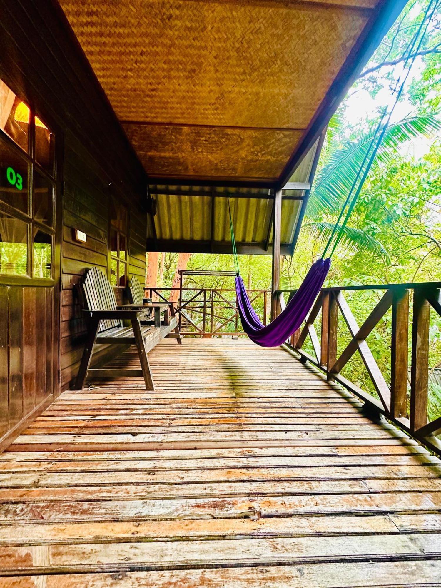 Bambu Huts Hotel บ้านใต้ ภายนอก รูปภาพ